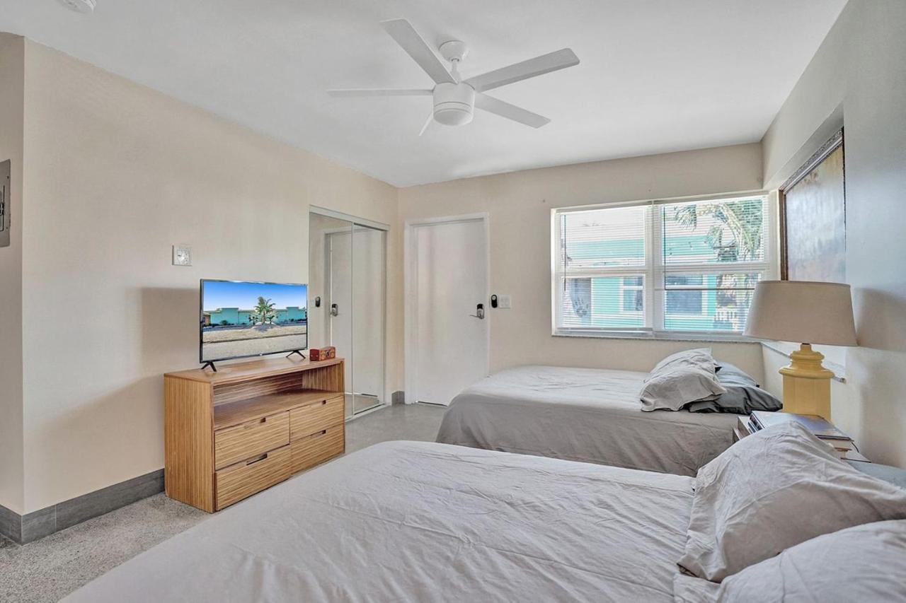 Downtown Hollywood Holiday Retreat Dania Beachアパートメント エクステリア 写真