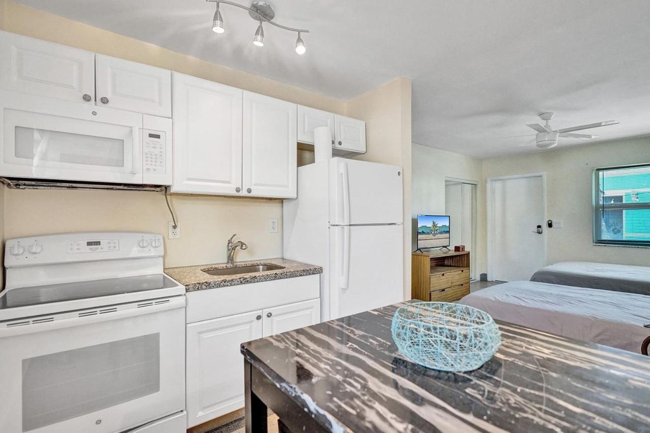 Downtown Hollywood Holiday Retreat Dania Beachアパートメント エクステリア 写真