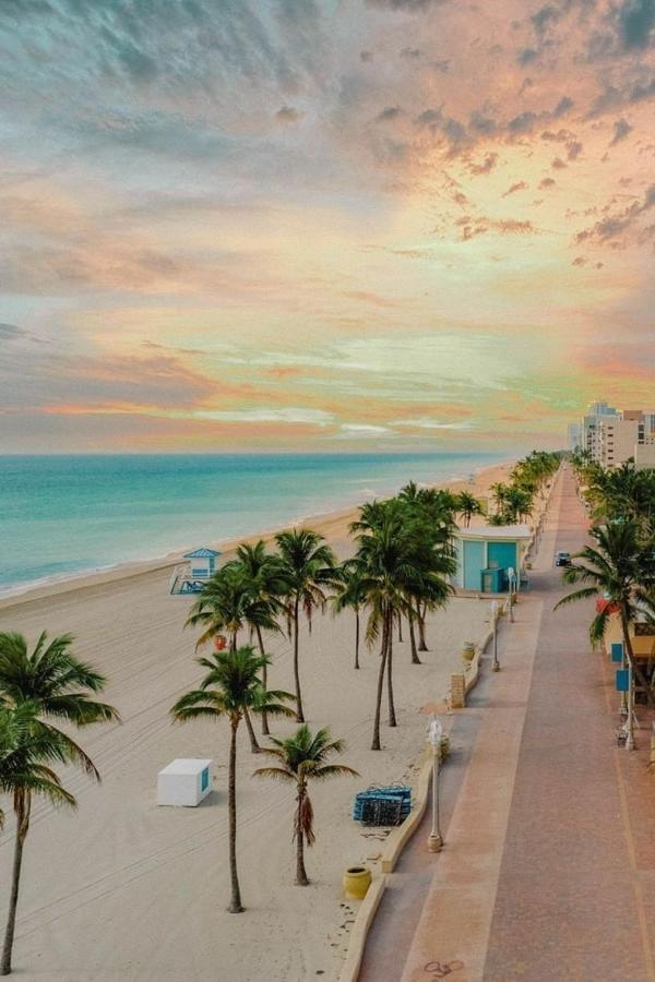 Downtown Hollywood Holiday Retreat Dania Beachアパートメント エクステリア 写真