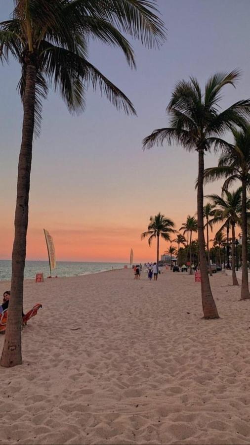 Downtown Hollywood Holiday Retreat Dania Beachアパートメント エクステリア 写真